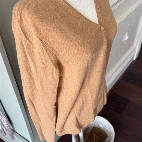 Preview International Soft Tan Cardigan100% cashmere - Picture 3 of 15